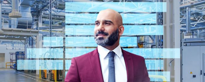 Homme d'affaires sur fond industriel